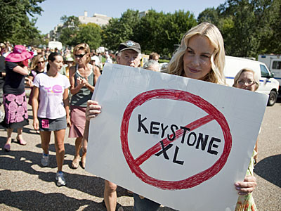 daryl-hannah-protests-transcanadas-keystone-xl-pipeline
